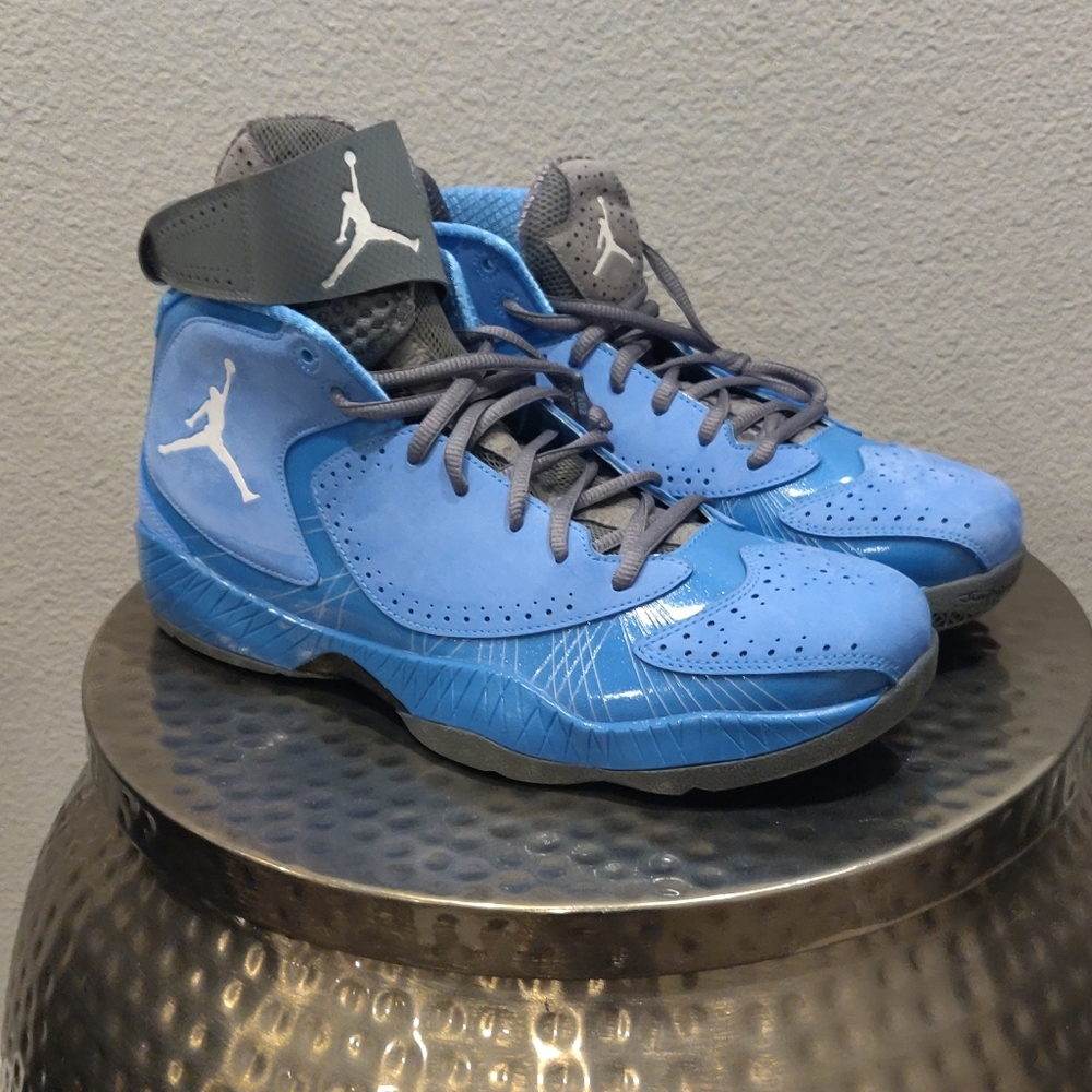 Air Jordan 2012 UNC